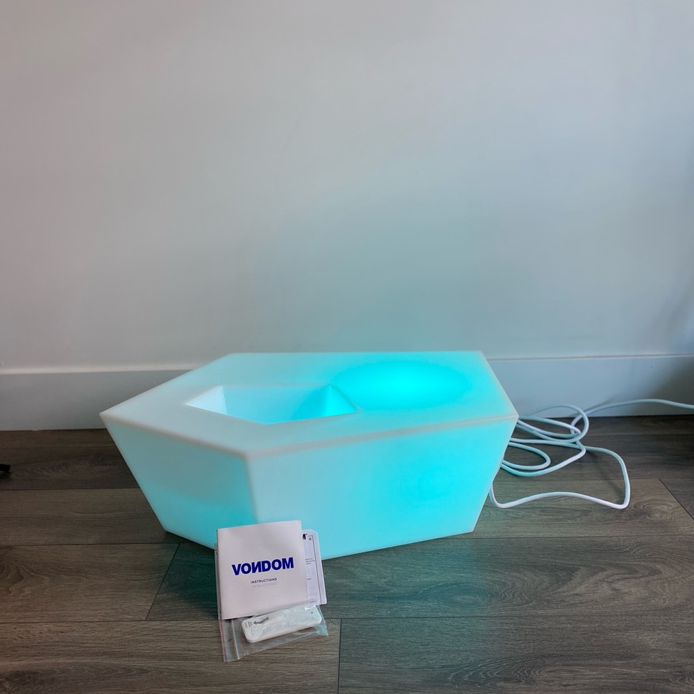 VONDOM LED Faz sun chaise lounge table